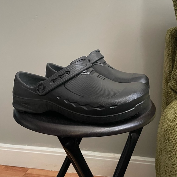 Shoes For Crews Shoes - SHOES FOR CREWS Unisex Black Zinc Clogs / Size: W7 M5